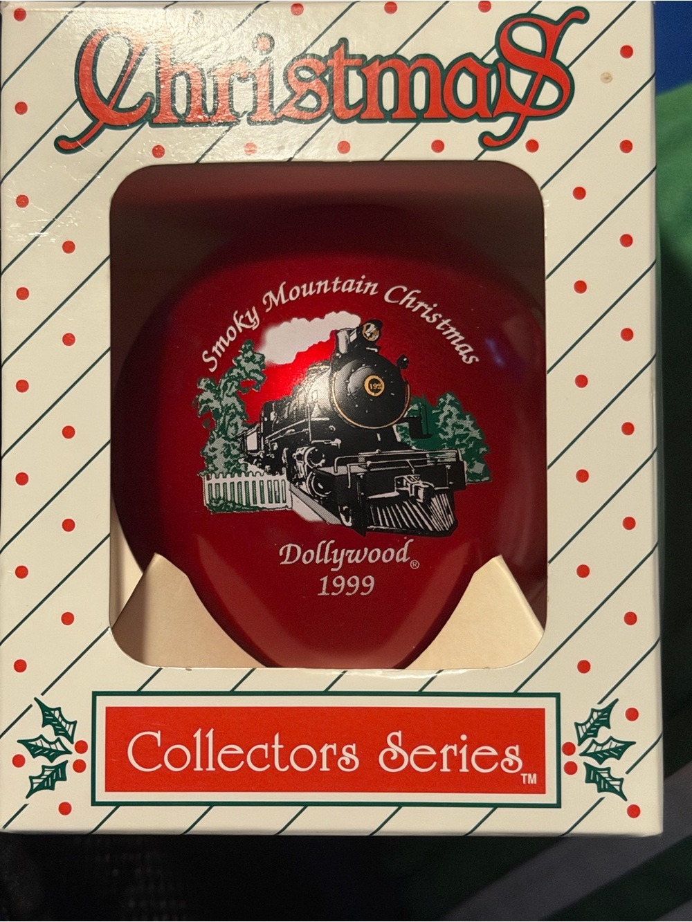 Dollywood Smoky Mountain Christmas 1999 Red Collector Ornament